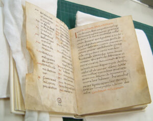 A manuscript of Apicius. Photo by Wikimedia, Bonho1962